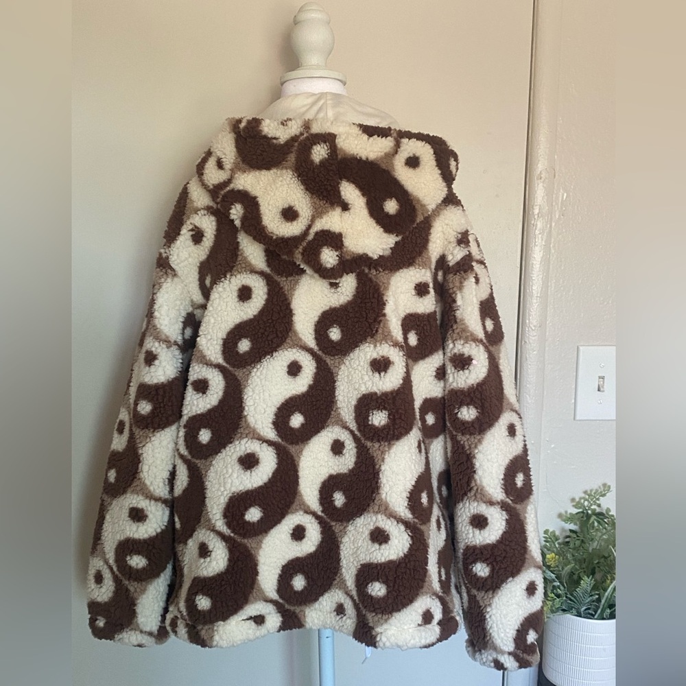 PacSun Brown and Cream Yin Yang Fleece Jacket women‎ size small - Picture 5 of 11
